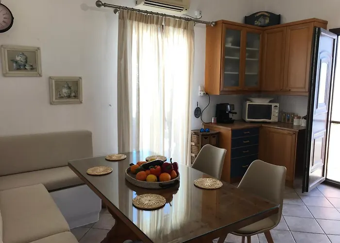 Violeta Family Livadia Paro